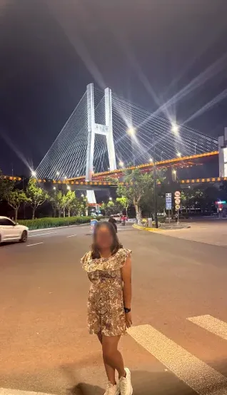 Amber, 34