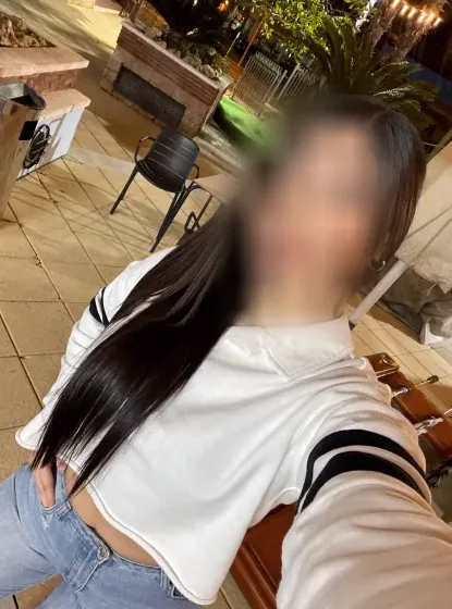 Carys, 24