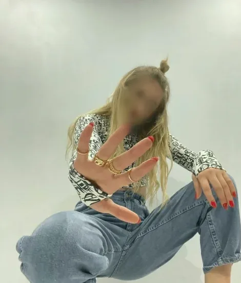 Claire, 35
