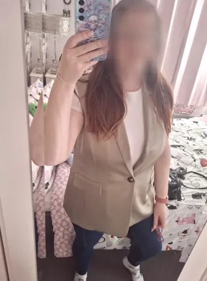 Claire, 38