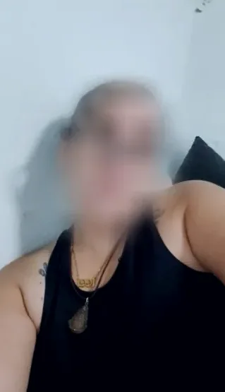 Ewa, 35