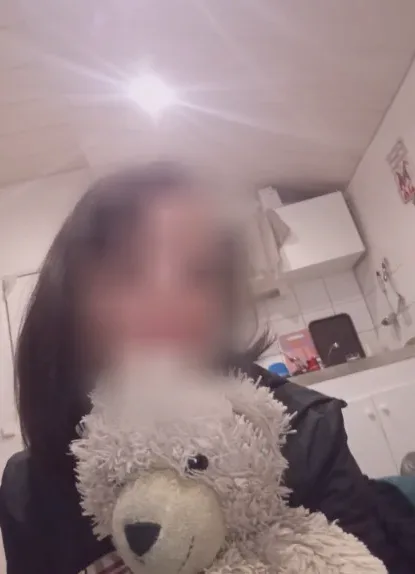 Julia, 37