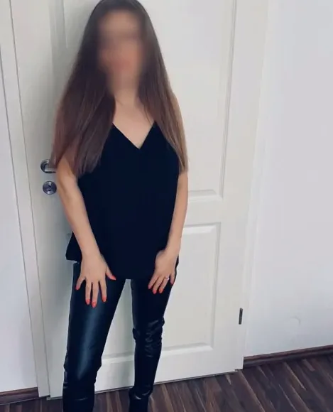 Mehak, 32
