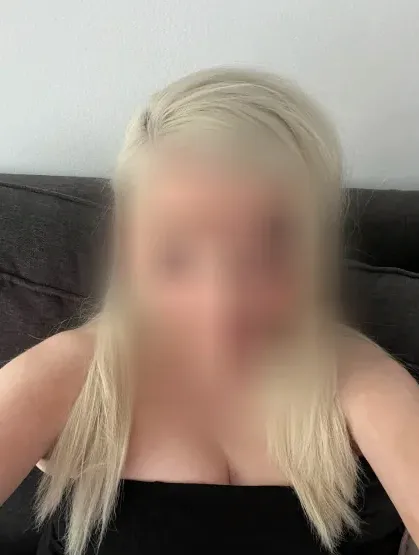 Nadia, 40