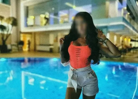 Nia, 40