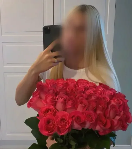 Roisin, 35